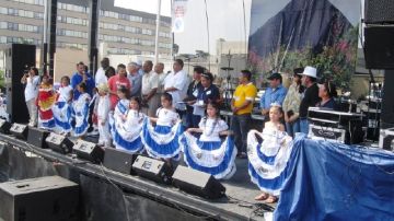 Salvadoreños participan de la actividad en Hempstead, Long Island.