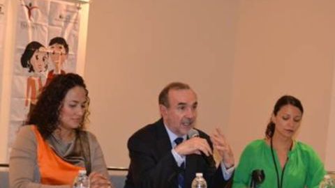 Funcionarios del Programa Paisano, estuvieron ayer en Los Ángeles hablando de las rutas a México reforzadas con vigilancia.