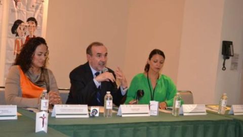 Funcionarios del Programa Paisano, estuvieron ayer en Los Ángeles hablando de las rutas a México reforzadas con vigilancia.