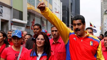 El presidente de Venezuela, Nicolás Maduro, al final dijo que las dos banderas son la misma.