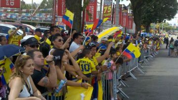Miles de ecuatorianos presenciaron ayer su tradicional desfile para conmemorar sus fiestas de independencia.