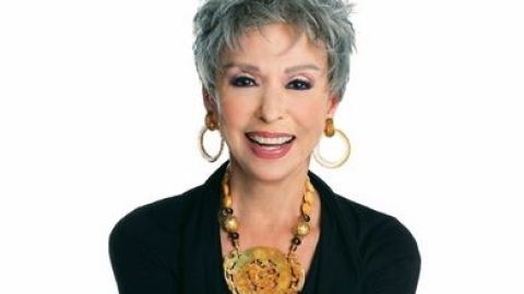 Hoy se pone a la venta el libro autobiográfico en español, 'Rita Moreno. Memorias'.
