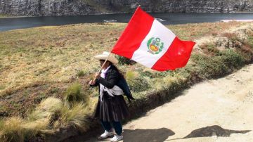 En Perú multan a quien no exhiba banderas peruanas en mes patrio