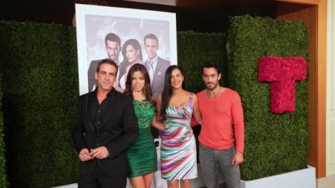 Carlos Ponce, Ximena Duque, Gaby Espino y Aarón Díaz en el evento del presentación.