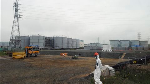 El gobierno de Japón ha colaborado con 39 mil millones de dólares para contener el desastre nuclear.