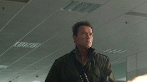 Arnold Schwarzenegger, Sylvester Stallone y Bruce Willis en una trepidante escena de 'The Expendables 2'.