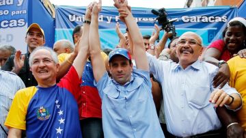 Henrique Capriles sigue proclamándose ganador de las elecciones en Venezuela.