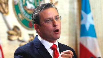 El gobernador de Puerto Rico, Alejandro García Padilla, ha firmado varias órdenes ejecutivas que benefician a los indocumentados que viven en la isla.