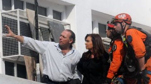 La presidenta de Argentina, Cristina Kirchner, estuvo en la zona afectada por la explosión.