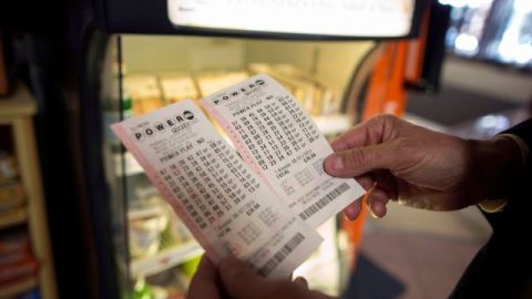 Los funcionarios anunciaron que el premio mayor de Powerball anteriormente se fijó en $425 millones, había crecido a $448 millones.