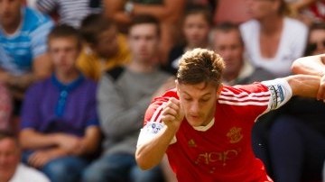 Adam Lallana, del Southampton, disputa el esférico con Marco Sanagalli, de la Real Sociedad