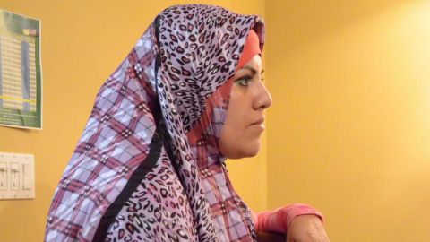 Verónica no sólo debe enfrentar a la sociedad sino a su religión que no reconoce la depresión como enfermedad.