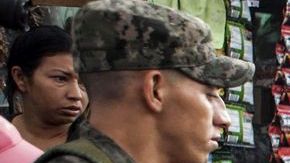 La presencia militar en las calles no ha disminuido la violencia.