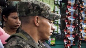 La presencia militar en las calles no ha disminuido la violencia.