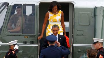 Los Obama a su llegada a la Base Andrews.