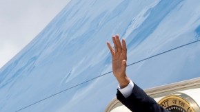 El Presidente  Barack Obama u la primera dama  Michelle Obama se despiden en Orlando, Florida.