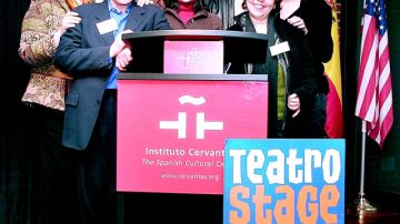Susana Tubert, (primera a la izquierda) en esta foto del 2007 en uno de los actos en que se anunción el inico de Teatro Stage Fest.