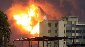 Vista general del incendio que se produjo en la refinería de la estatal Petróleos de Venezuela (PDVSA).