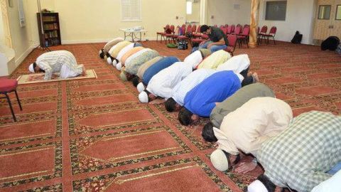 Cada vez hay más latinos que se convierten al islamismo pero expertos aseguran que las iniciativas iraníes son mayormente políticas.