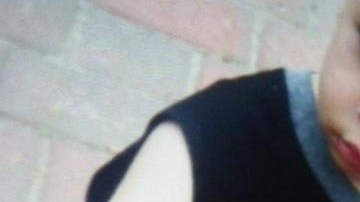 La policía dijo que Crowell tenía una relación con el muchacho, pero no dio detalles.