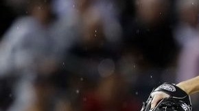 Cole Hamels lanzó la ruta completa y llevó a los Filis al triunfo sobre Atlanta.