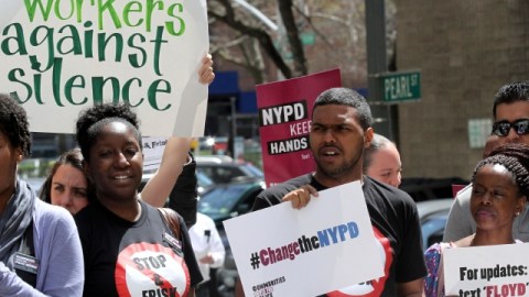 Opositores de "Stop & Frisk" durante una protesta.