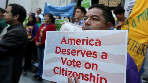 Oficiales electos y grupos pro-inmigrantes anunciaron una campaña de movilizaciones en California en pro de una reforma migratoria.