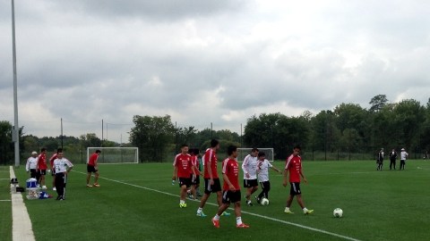 Jugadores del Tri inician su práctica en la cancha de los Red Bulls de la MLS.