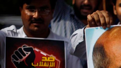 Manifestación en India, donde rompieron imagenes de ElBaradei.