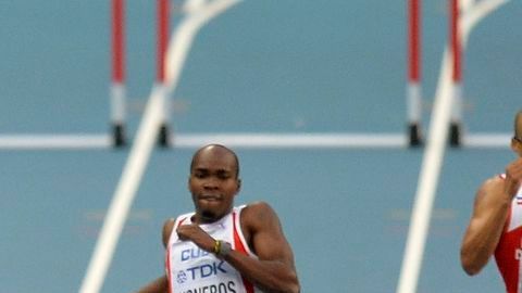 Desde la izquierda, Omar Cisneros, de Cuba; Félix Sánchez, de República Dominicana y Michael Tinsley, de Estados Unidos.