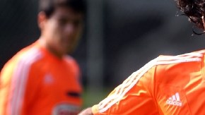 Aldo De Nigris entrenó ayer con Chivas.