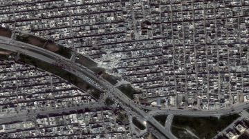 Foto satelital de Alepo, la ciudad más grande de Siria, en la que se pueden apreciar algunas áreas devastadas por la guerra.