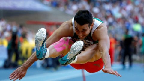 Luis Rivera dio a México el primer bronce en salto largo en un Mundial de Atletismo, en la cita de Moscú.