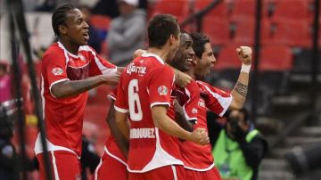 Los jugadores de Toluca celebran un gol. EFE/Archivo