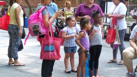 Varios padres están preocupados por el reciente caso del instructor de un campamento de verano que presuntamente abusó de una niña de 10 años.