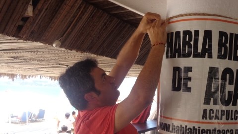 Erick de Santiago, presidente de la asociación "Habla bien de Aca", una iniciativa empresarial que trata de mejorar la imagen turística de la ciudad.