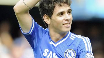 El brasileño Oscar convirtió el primer tanto del Chelsea ante el Hull.