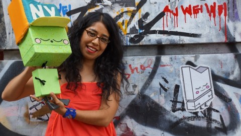 Xospa junto a una de sus creaciones.