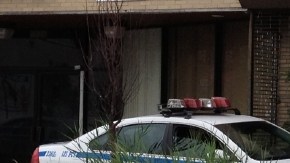 La Policía custodiaba ayer la casa del sospechoso, Pedro Martín, en Staten Island, tras su arresto por asesinato.