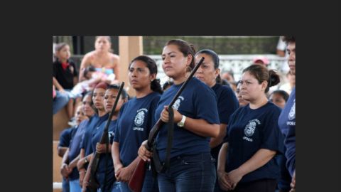 Nuevas miembros de la policía comunitaria de Xaltianguis.