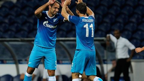 Jugaodres del Zenit festejan su triunfo este martes.