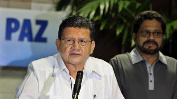 Los integrantes de las FARC Jorge Torres Victoria, alias "Pablo Catatumbo" y Luciano Marín Arango, alias "Iván Márquez".