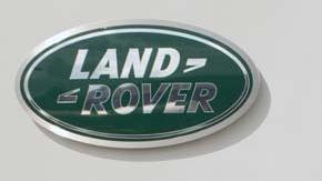 La camioneta funciona a base de un motor diésel y otro eléctrico