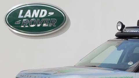 La camioneta funciona a base de un motor diésel y otro eléctrico