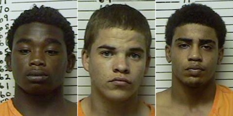 De izq. a der.: James Francis Edwards Jr. (de 15 años), Michael Dewayne Jones (17) y Chancey Allen Luna (16), todos de Duncan, Oklahoma.