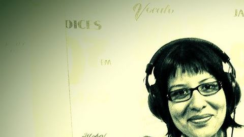 Jesús Echeverría y Rocío Santos conducen un programa en español en Vocalo 90.7 FM los domingos de 12 pm. a 8 pm.