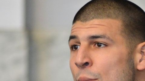 Hernández escuchó las acusaciones en su contra.