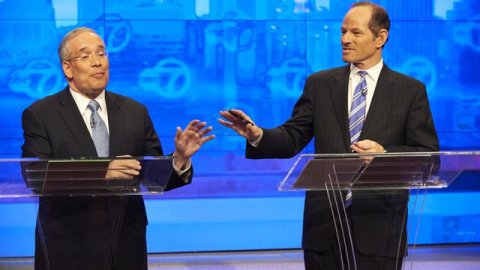 Los aspirantes Stringer (izquierda) y Spitzer en un debate anterior.