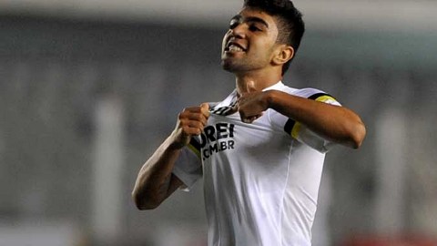Gabriel Barbosa Almeida marcó su primer gol con el  Santos el miércoles, en un debut inesperado.