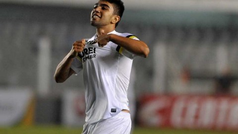 Gabriel Barbosa Almeida marcó su primer gol con el Santos el miércoles, en un debut inesperado.